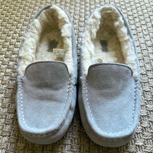 UGG Women’s Ansley Sheepskin Gray Slippers with Cream Lining, size 6 US / 37 EU
